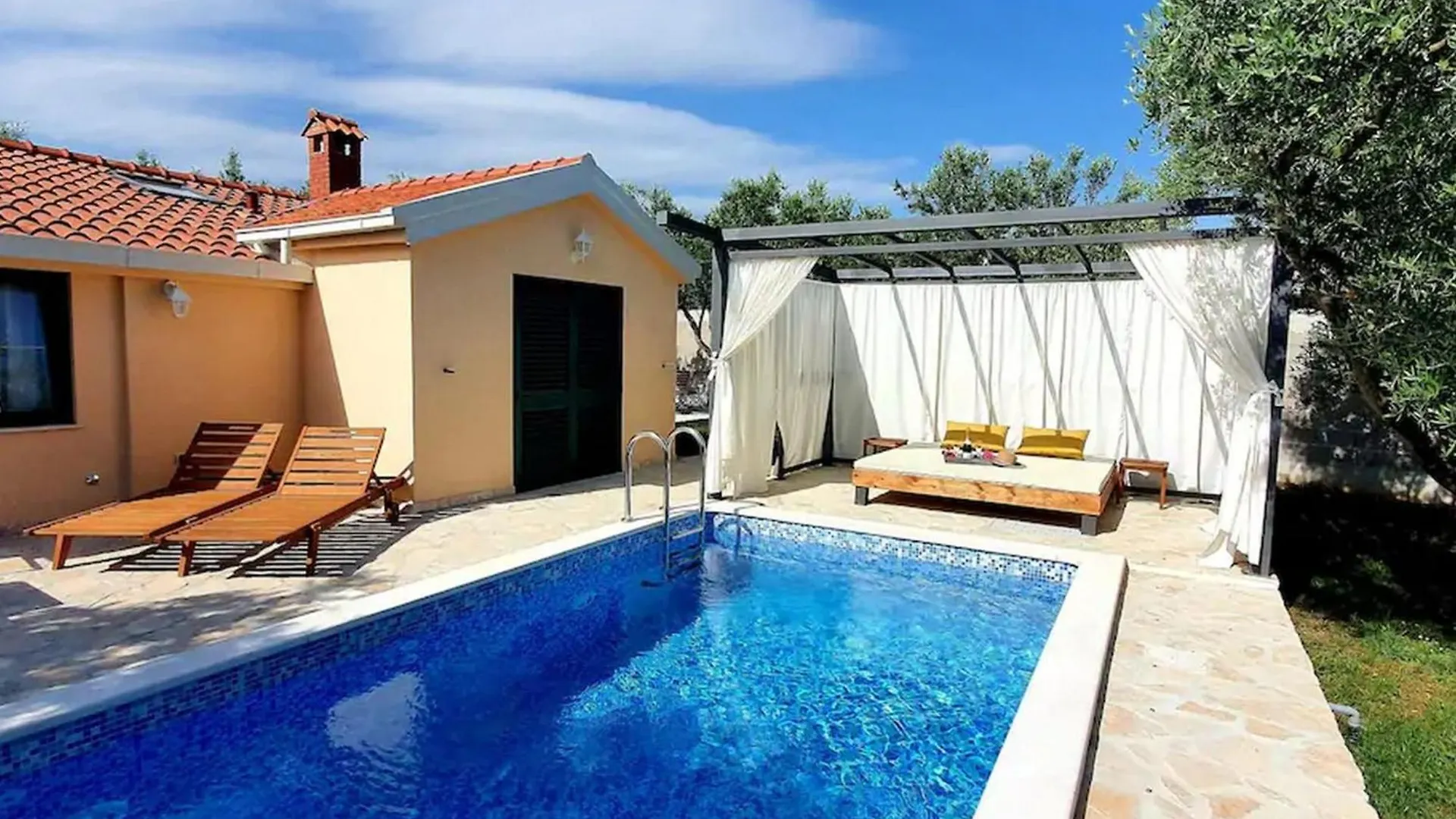 Hidden Gem Holiday Home With Pool In Kastel Stafilic Kastela Croatia