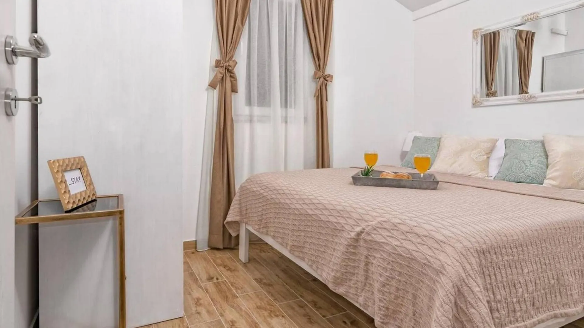 Hidden Gem Holiday Home With Pool In Kastel Stafilic Kastela