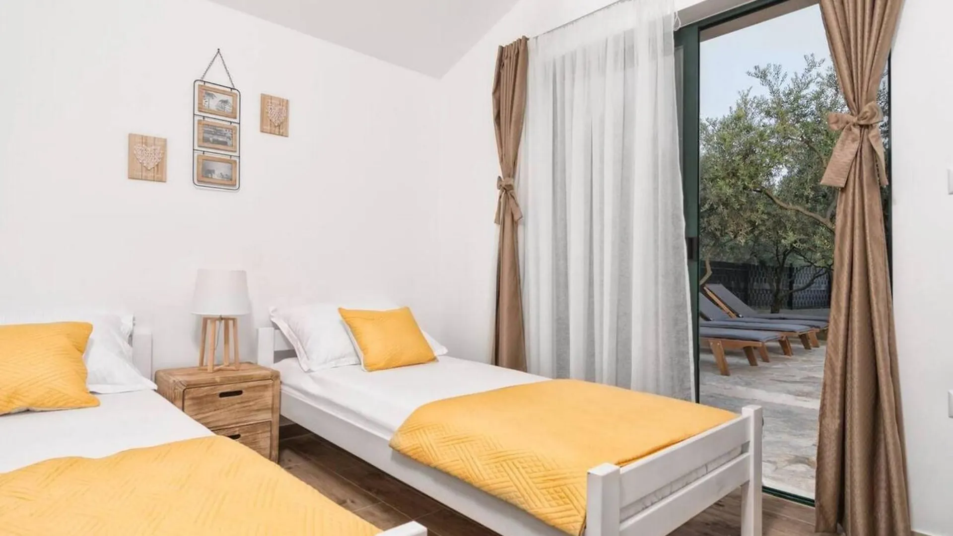Hidden Gem Holiday Home With Pool In Kastel Stafilic Kastela Croatia